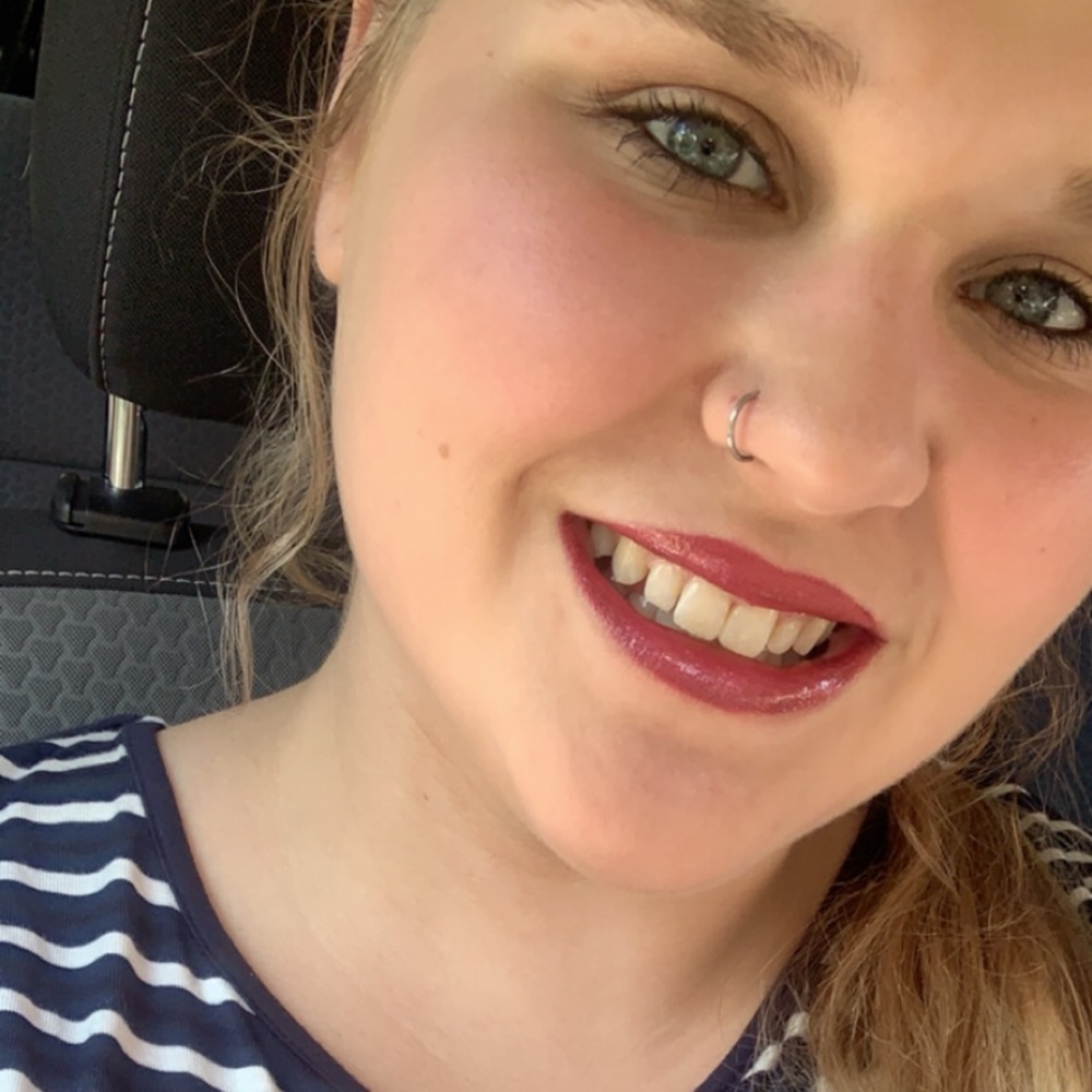 Meet your Posher, Kayla